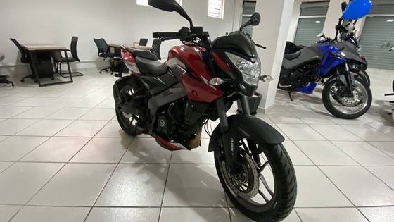 BAJAJ DOMINAR 200 